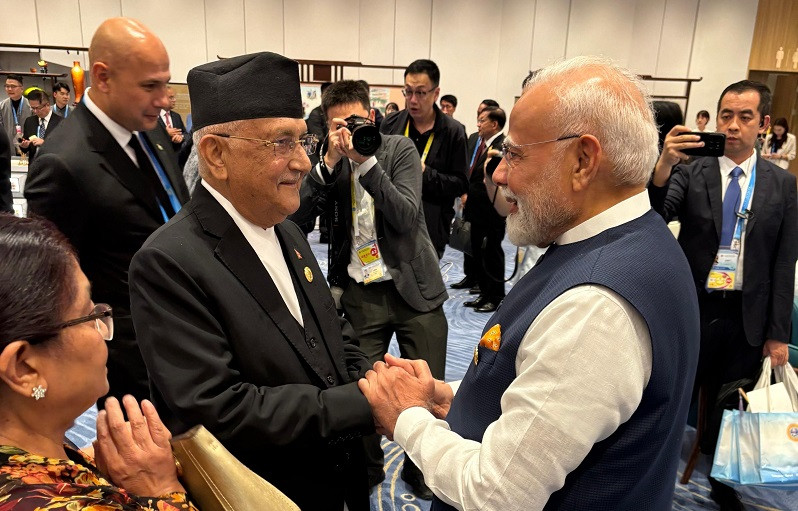 प्रधानमन्त्री केपी शर्मा ओली र भारतीय प्रधानमन्त्री नरेन्द्र मोदीबीच भेट