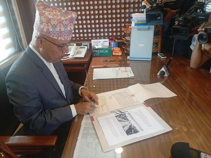 नवनियुक्त अर्थमन्त्री खनालद्वारा  पदभार ग्रहण
