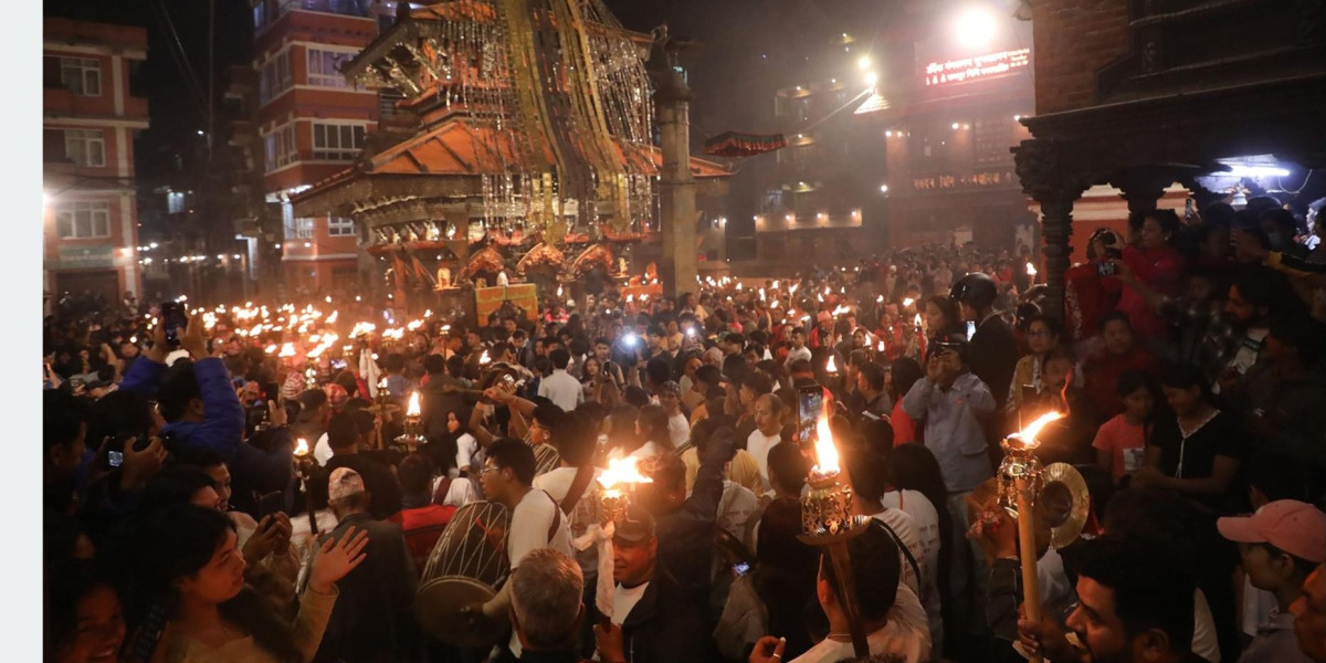 भक्तपुरमा बिस्केट जात्राको रौनक, यस्तो छ किंवदन्ती