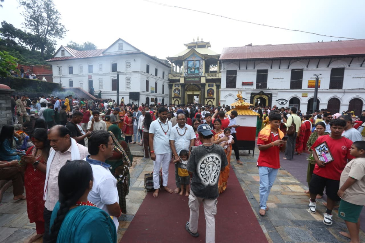 साउने संक्रान्तिः पशुपतिनाथ मन्दिरमा भक्तजनको बाक्लो उपस्थिति