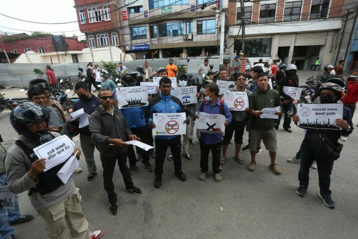 न्यायपूर्ण भाडादर र हकहितको माग गर्दै माईतीघरमा राइडरको प्रदर्शन