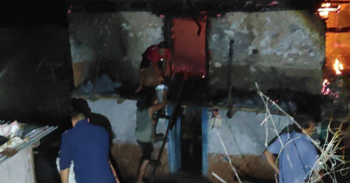 ओखलढुंगाकाे चार्खुमा २ घरमा आगलागी, २६ लाख बराबरकाे क्षति