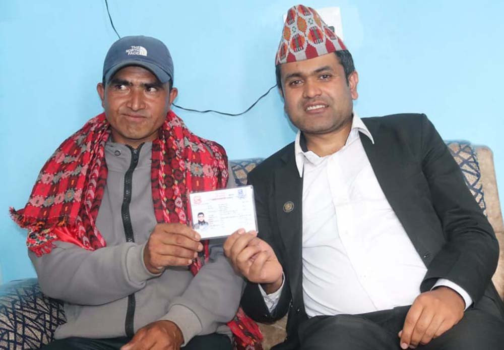 बुबाआमाको टुङ्गो नभएका दिक्तेल रुपाकोटका इन्द्रबहादुरलाई नागरिकता