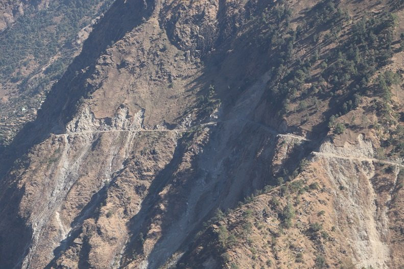 दार्चुला–टिङ्कर सडक निर्माणमा सेनाले दुईतिरबाट थाल्यो काम
