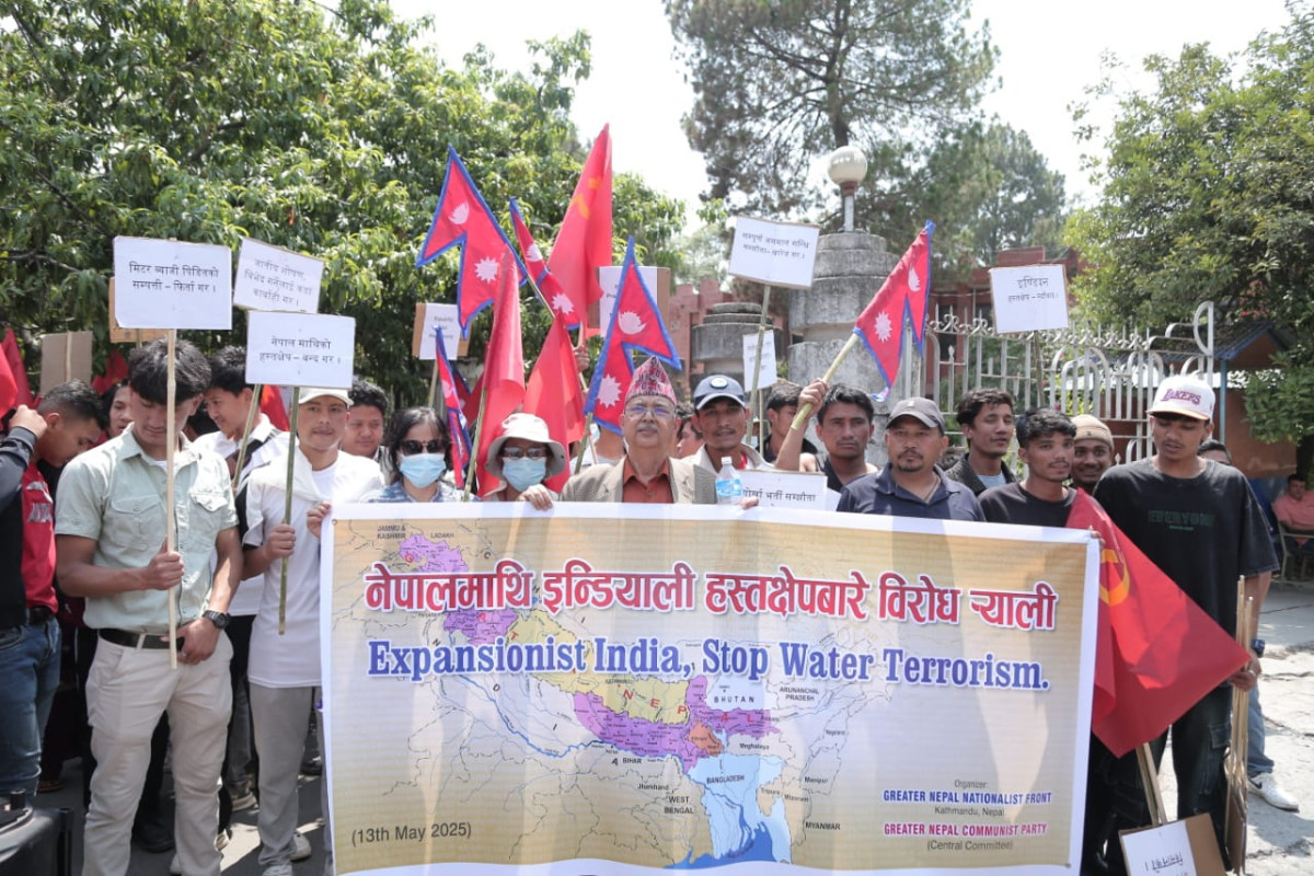 नेपालमाथिको हस्तक्षेप बन्द गर्न माग गर्दै भारतीय दूतावास अगाडि प्रदर्शन