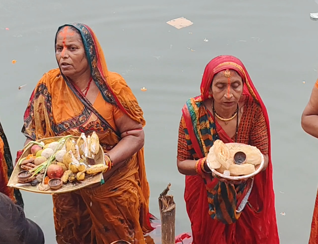 उदाउँदो सूर्यलाई अघ्र्य दिएसँगै छठ पर्व विधिपूर्वक सम्पन्न