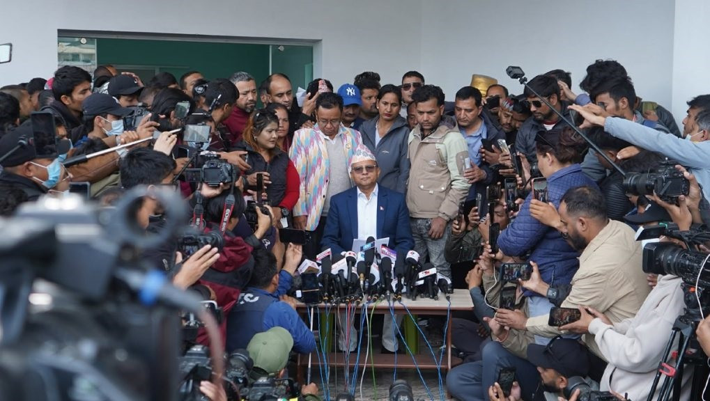 ओली र लेखकको गिरफ्तारी ‘गैरकानुनी’ भन्दै एमालेको विरोध, देशभर प्रदर्शन घोषणा
