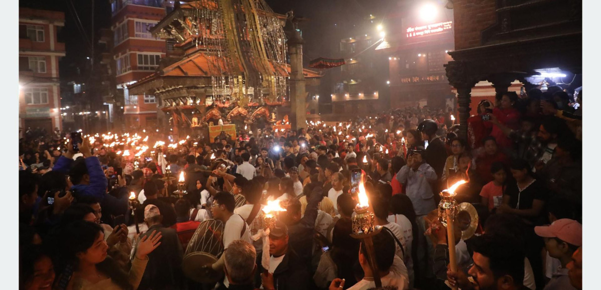 भक्तपुरमा आठ रात नौ दिन मनाइने बिस्केट जात्रा सम्पन्न