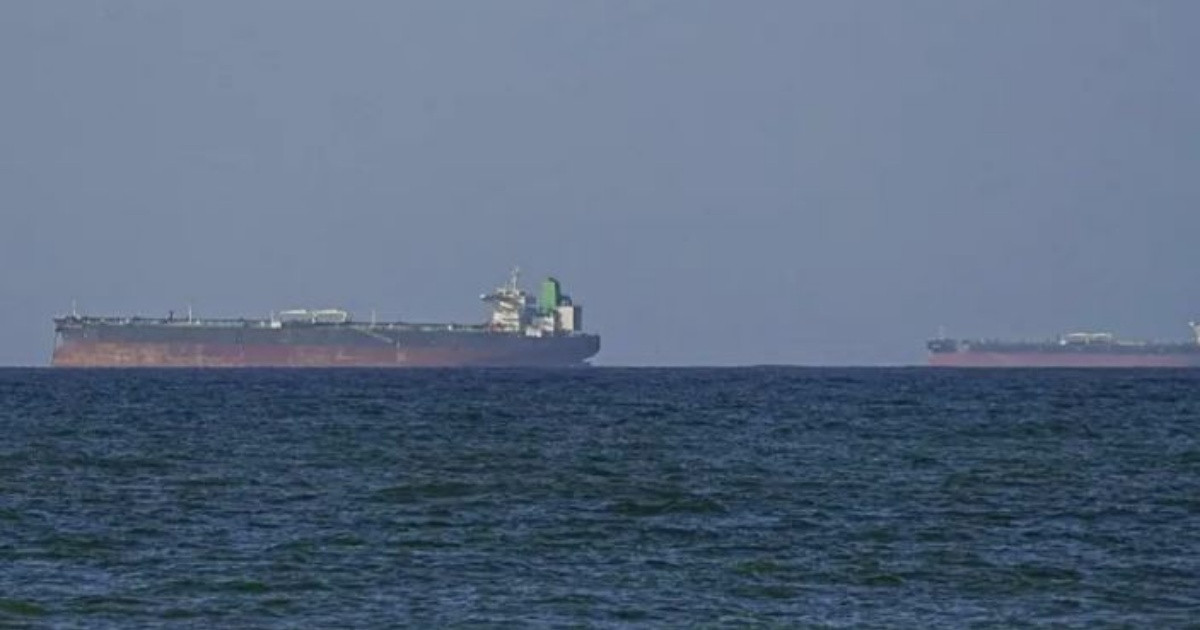 पश्चिम एशियामा फेरि तनाव चर्कियो, हर्मुज जलमार्गमा गोलाबारी अमेरिका र इरानबीच सम्भावित शान्ति वार्ता पनि अन्याैलमा