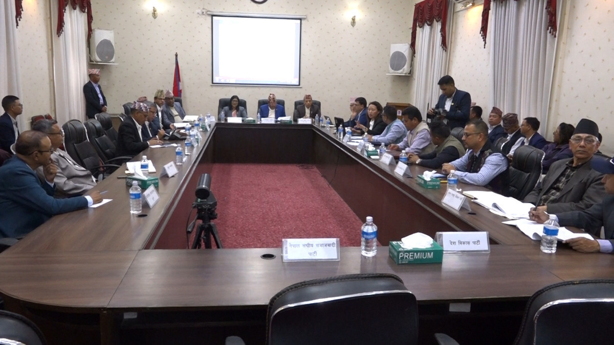 निर्वाचन आयोगद्वारा राजनीतिक दलहरूसँग छलफल, निर्वाचन कानुन परिमार्जन मुख्य एजेण्डा