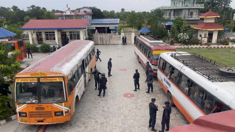 रोजगारको प्रलोभनमा बन्धक बनेका ४५३ नेपालीको भारतबाट उद्धार