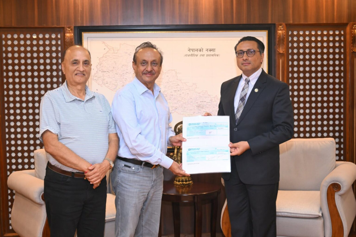 भोटेकोशी बाढीपीडितका लागि रिद्धिसिद्धि सिमेन्ट र सौर्य सिमेन्टद्वारा १ करोड १ लाख सहयोग