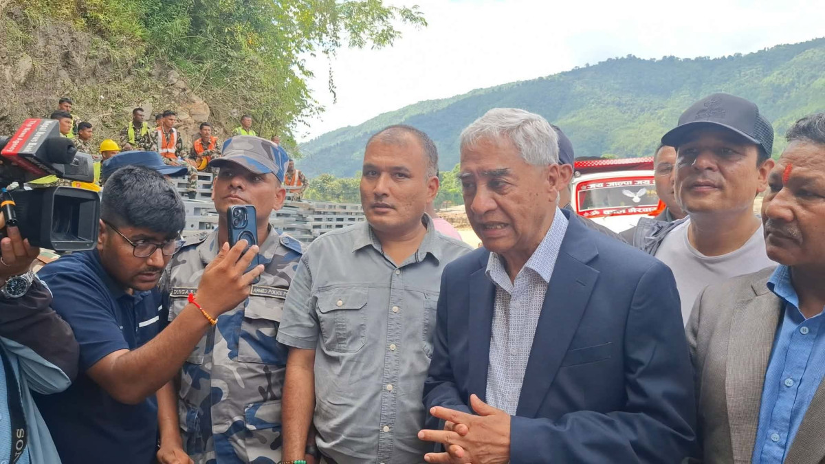 पूर्वप्रधानमन्त्री देउवा बाढी प्रभावित क्षेत्र निरीक्षणमा