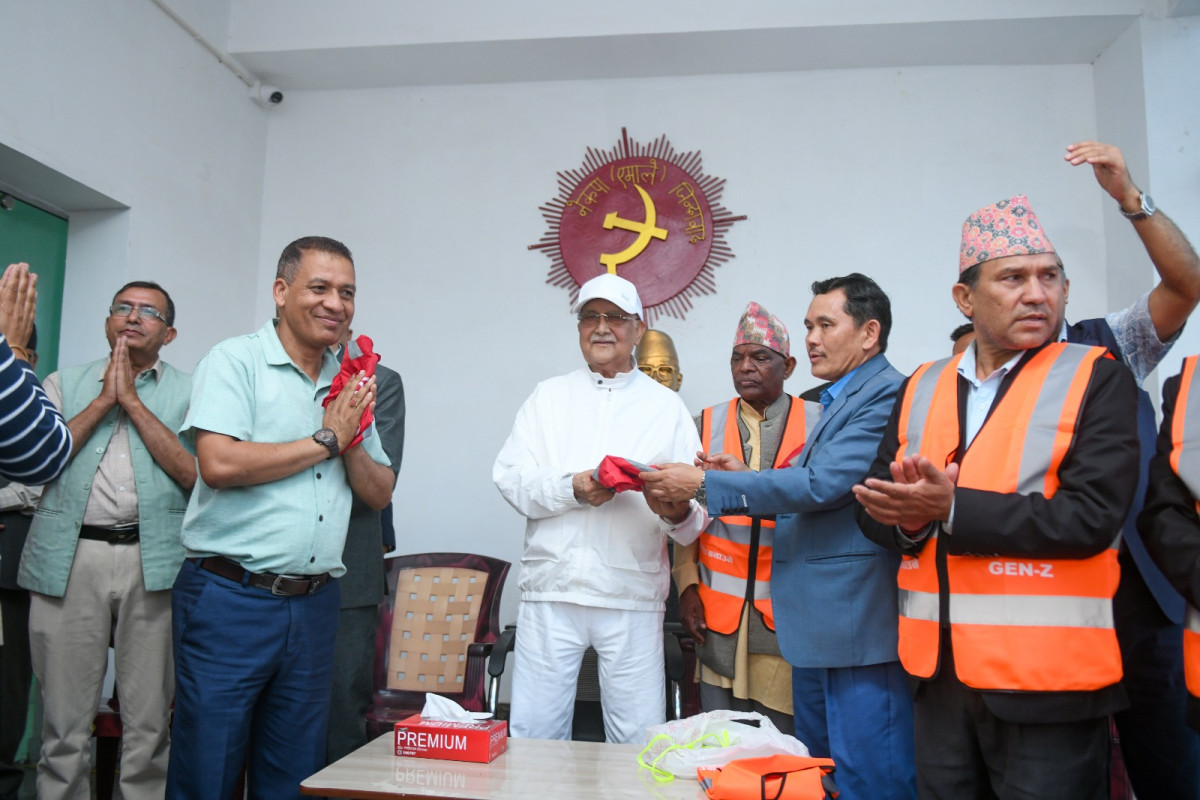 बाढी प्रभावित नुवाकोट–रसुवामा राहत बाढ्न एमाले टोली परिचालन, अध्यक्ष ओलीद्वारा बिदाइ