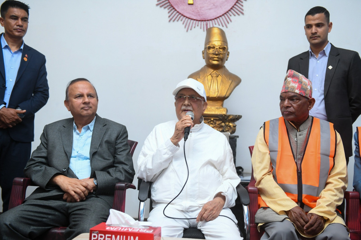 हामी सरकारलाई साथ दिन र मिलेर काम गर्न तयार छौं : ओली