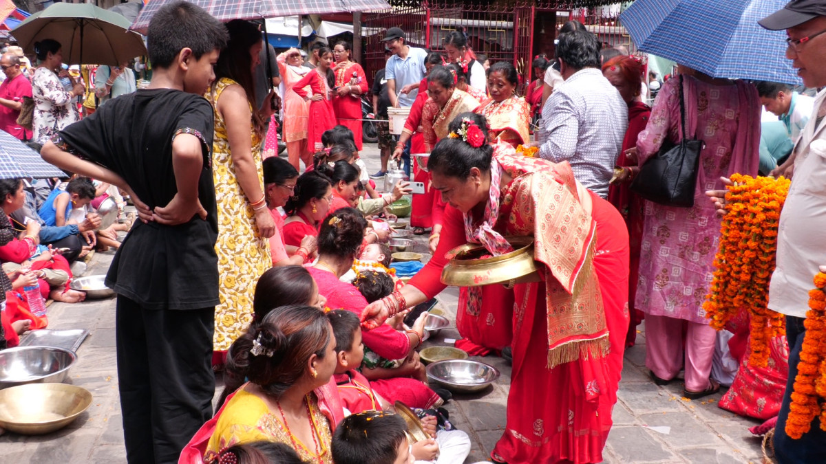 देशमा सुख, शान्ति कायम होस् भन्दै असनमा ९६ कुमारको पूजा