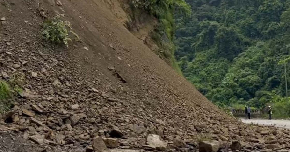 बाढी-पहिरोका कारण देशका विभिन्न स्थानमा मुख्य राजमार्ग अवरूद्ध