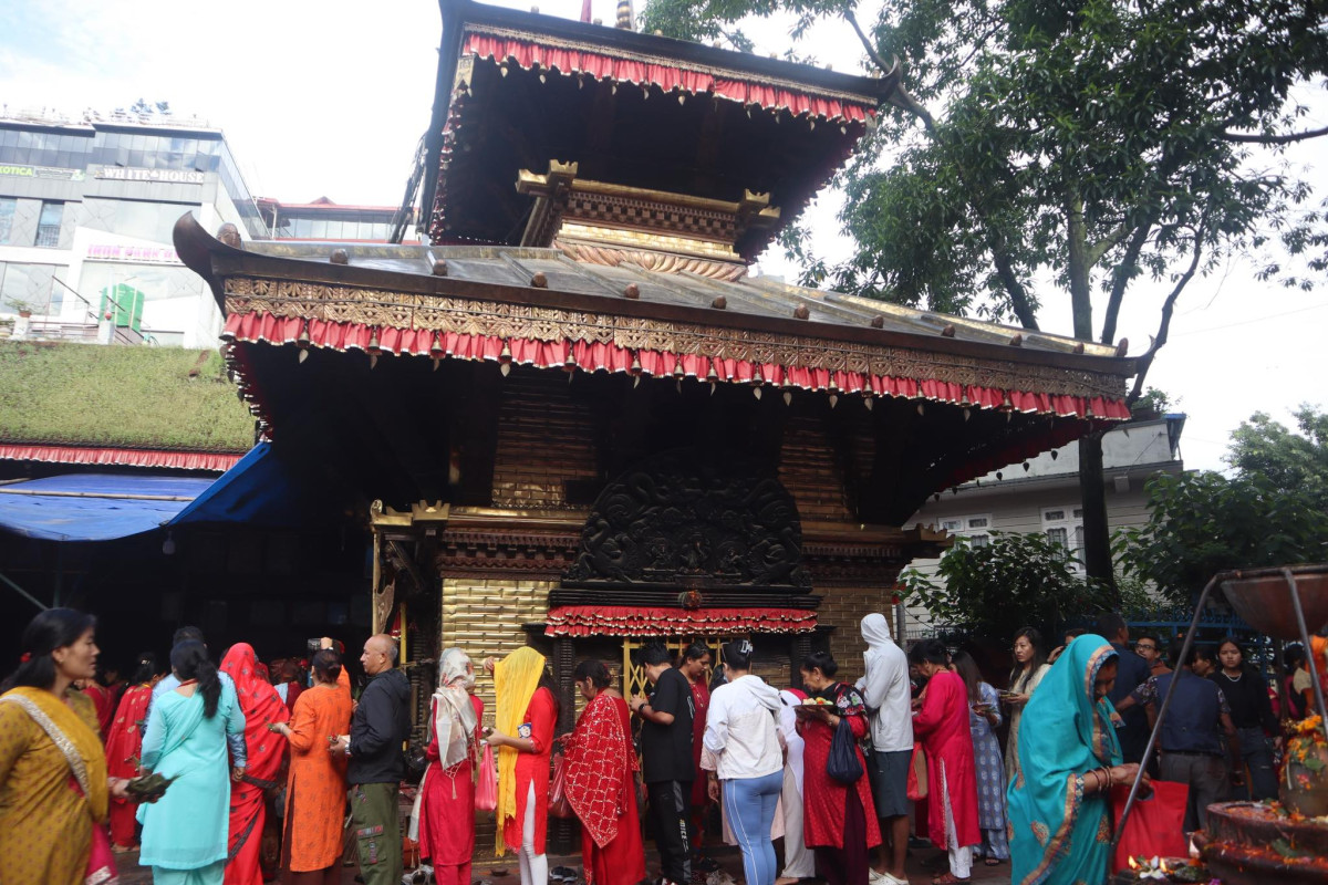 गणेश चतुर्थी : देशभरका गणेश मन्दिरमा पूजा आराधना र दर्शन गर्ने भक्तजनको लाम