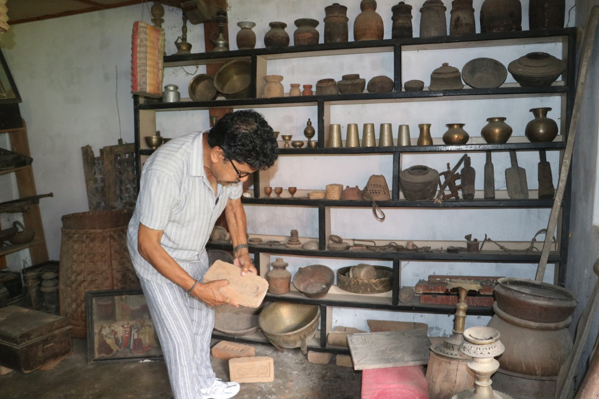एउटै घरभित्र तीन दशकको इतिहास
