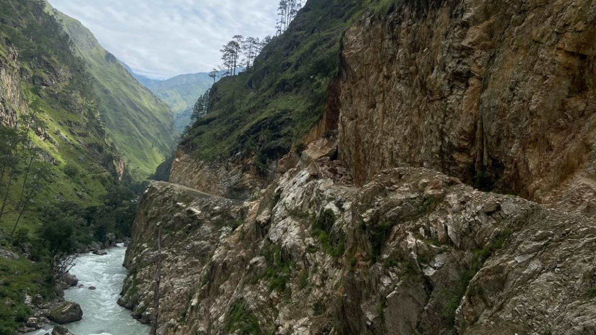 कर्णाली करिडोरः छारेभिरको पहिरो पन्छाउन सकस