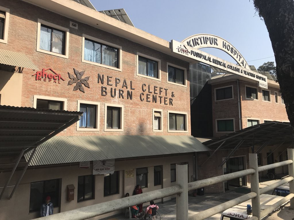 कीर्तिपुर बर्न अस्पताल बाहिर यातयात व्यवसायीको प्रदर्शन