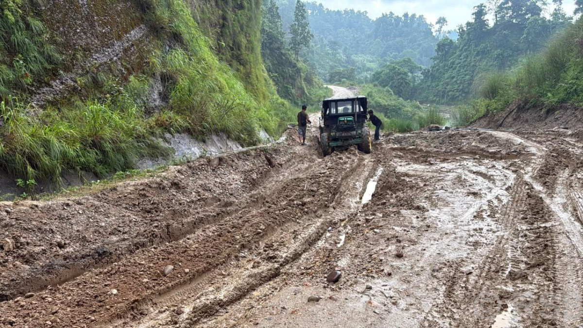 वर्षाले मुलुकभरका ११ राजमार्ग अवरुद्ध