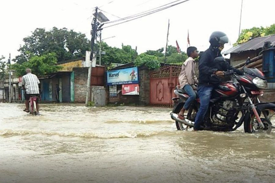 लगातार वर्षाले देशभर जनजीवन प्रभावित, सप्तरीमा ५०० घर डुबे, बागलुङमा सडक अवरुद्ध