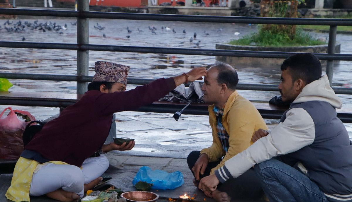 आजदेखि सोह्र श्राद्ध सुरु, पितृ सम्झनामा तर्पण र श्राद्ध गरिँदै