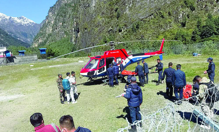 हिमलुङ हिमपहिरो: ११ जना परिवारको सम्पर्कमा, १२ अझै बेपत्ता