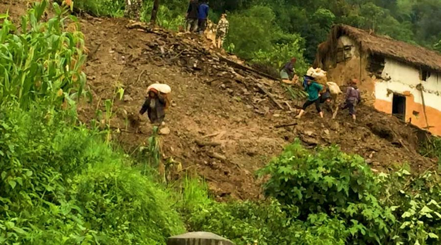 बागलुङमा पहिरोमा परी मृत्यु हुनेको संख्या १३ पुग्यो