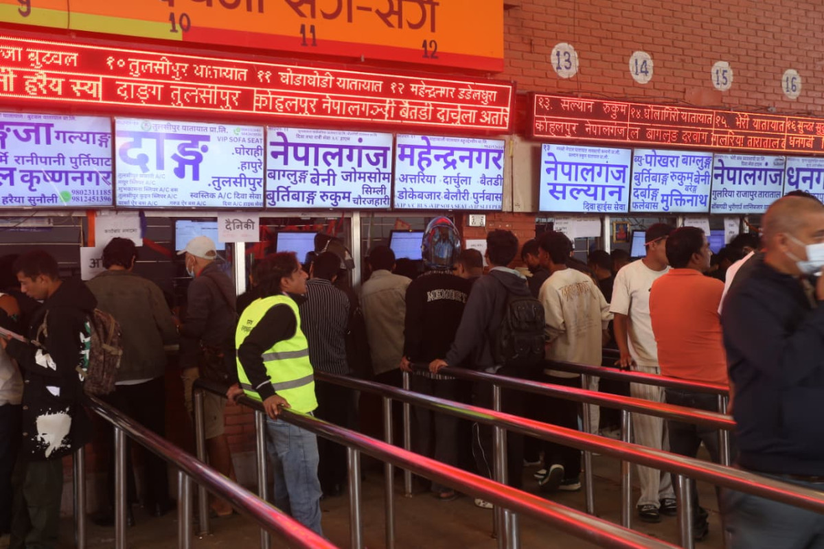 नयाँ बसपार्कको यथार्थ–उत्साह, अनिश्चितता र डिजिटल युगमा ‘नगद मात्र’ को सास्ती