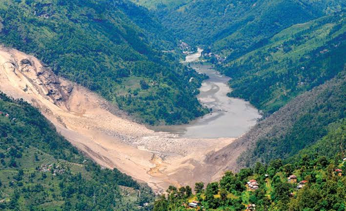 जुरेको त्रास सम्झाउने चुमनुब्रीको पहिरो, बुढीगण्डकीमा आकस्मिक बाढी