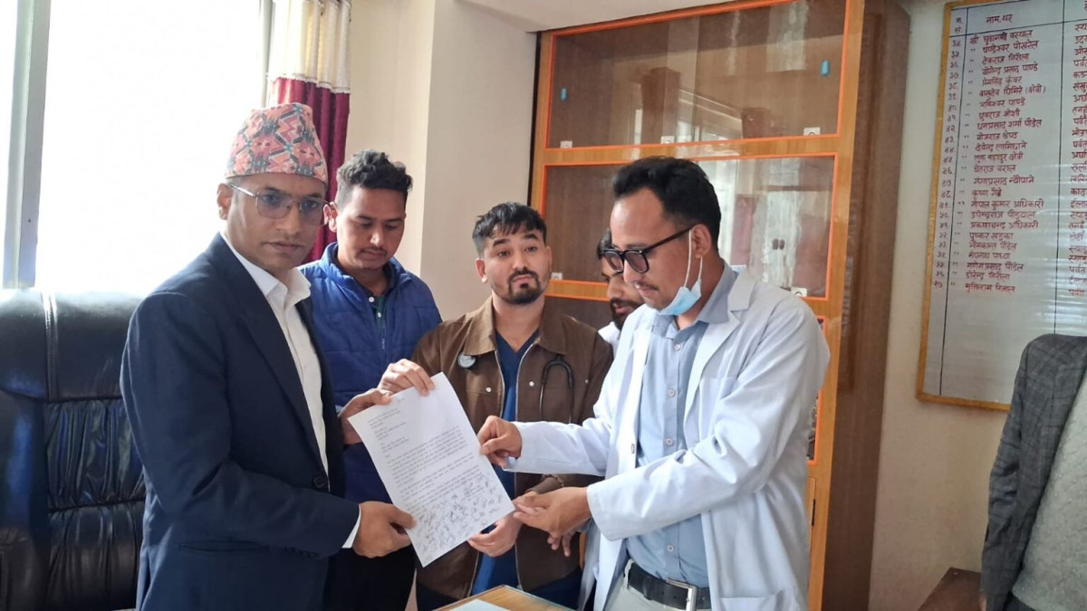 दशैं–तिहार भत्ता नपाएपछि बाजुरा अस्पतालका कर्मचारीले सेवा बन्द गर्ने चेतावनी