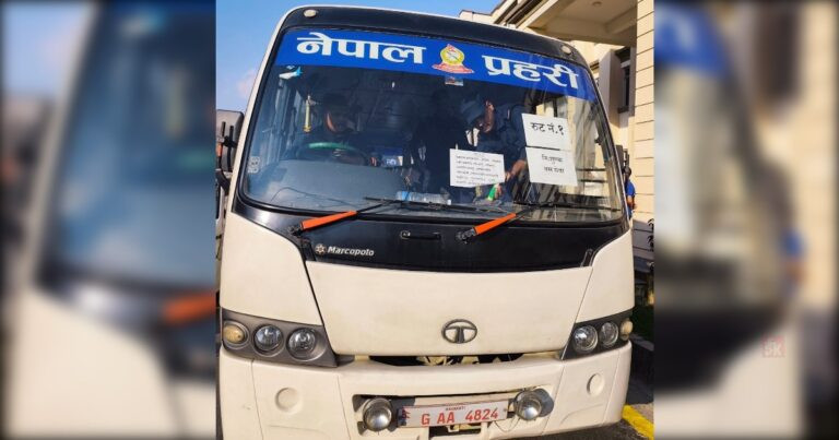 दसैँमा प्रहरीको निःशुल्क बसबाट १ हजार ४०६ जनाले लिए सेवा