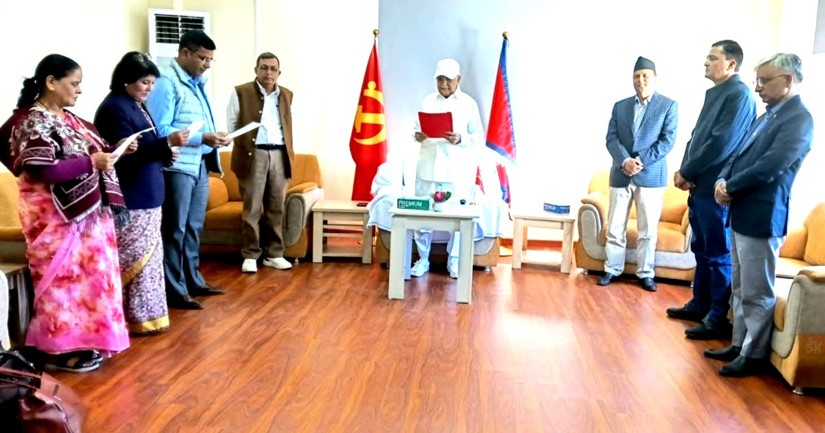 एमालेका मनोनीत तीन केन्द्रीय सदस्यले लिए शपथ