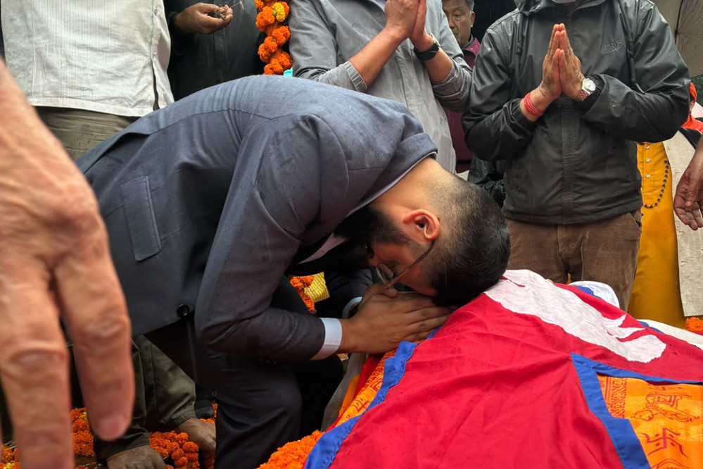 sureshraj-sharma-antyaesti-2.jpg